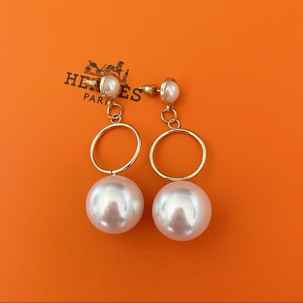 White Drop Pearl Luxury Earrings - Picture 2 of 3